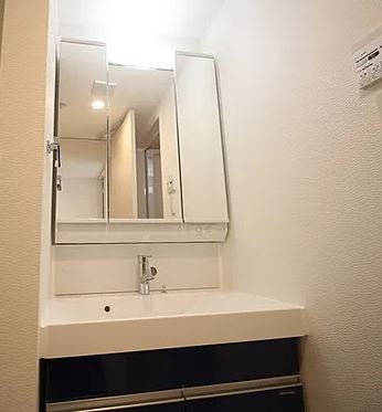 洗面設備　コンパクトで使いやすい洗面所