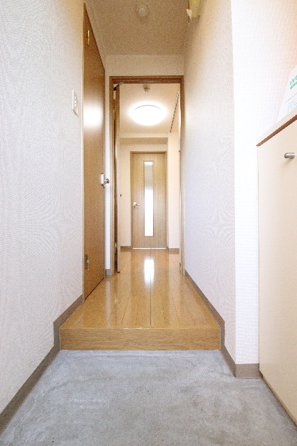 玄関　※別室の参考写真の為、現況優先です。