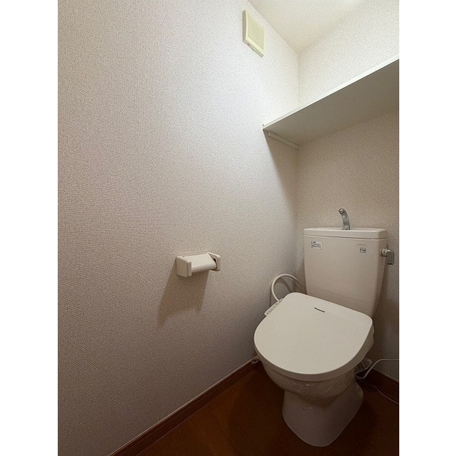 トイレ　同タイプ他部屋の写真になります。