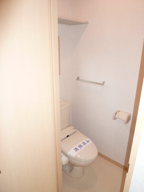 トイレ　トイレには快適な温水洗浄便座付