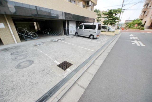 駐車場　敷地内駐車場