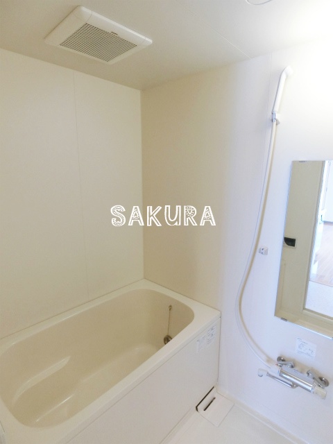 バス・シャワールーム　嬉しい追い焚き機能付きです♪