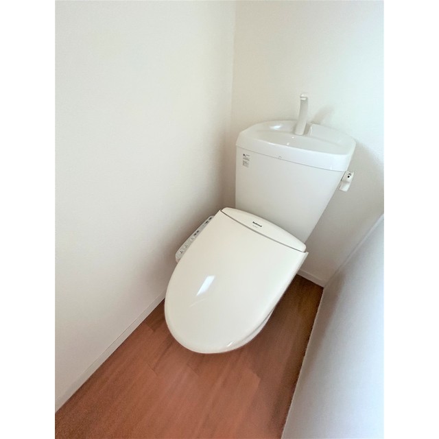 トイレ　ウォシュレット付き