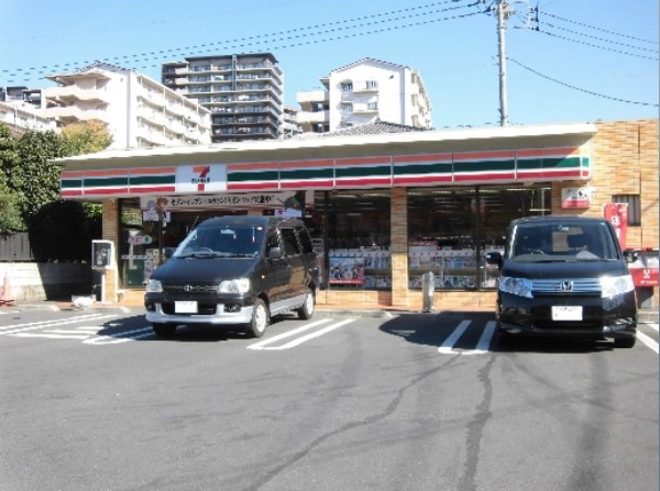 コンビニ　セブンイレブン八王子南大沢店（コンビニ）まで247m