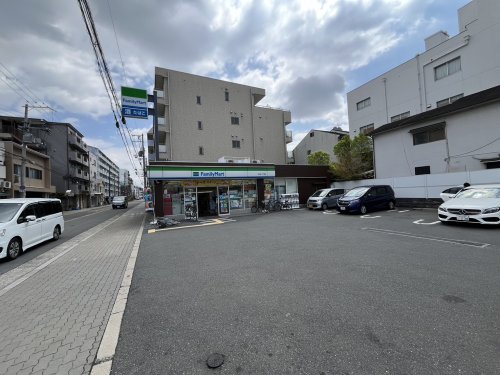 コンビニ　ファミリーマート内代２丁目店（コンビニ）まで114m