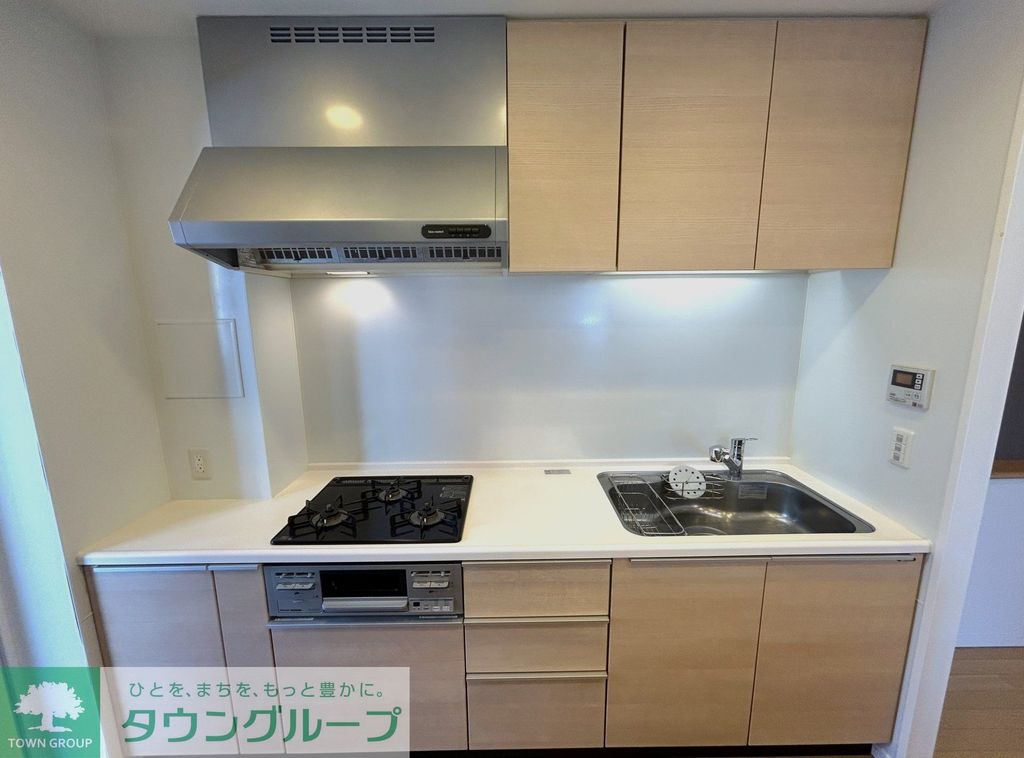 キッチン　システムキッチン：３口ガスコンロ、ディスポーザー（クリーニ…