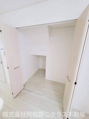 収納　内装は別部屋の参考写真です。
