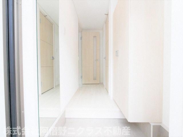 玄関　内装は別部屋の参考写真です。