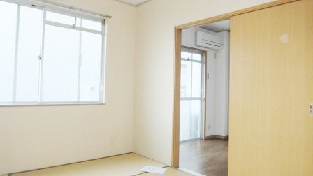その他　洋室にエアコン付き★