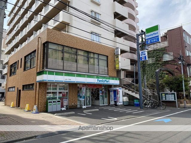 コンビニ　ファミリーマート（コンビニ）まで106m