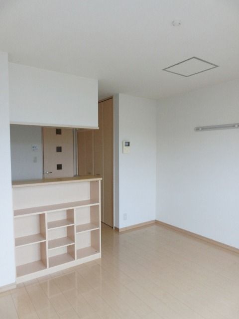 その他部屋・スペース　バルコニー側からのお部屋。