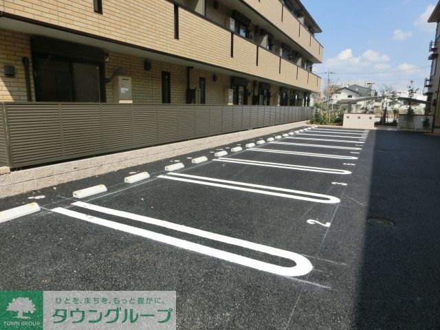 駐車場　敷地内駐車場あり