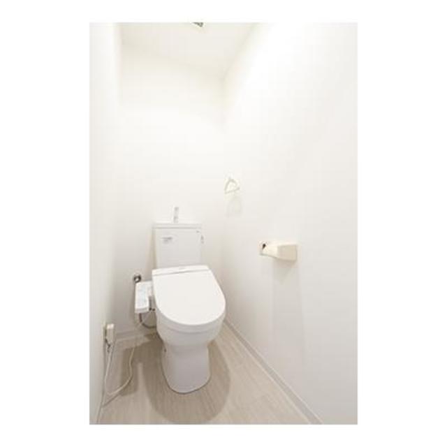 トイレ　※写真は同タイプ住戸です。