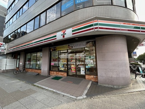 コンビニ　セブンイレブン 伊勢佐木長者町駅前店（コンビニ）まで54m