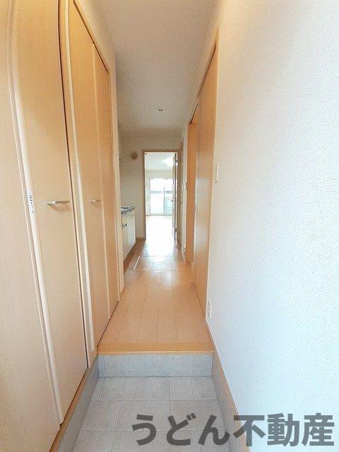 玄関　うどん県のお部屋探しはうどん不動産へ うどんちゃんとLINE