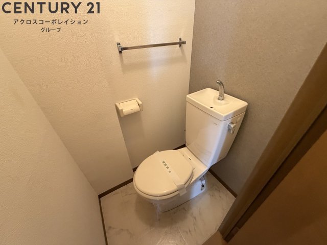 トイレ　タオル掛けあり