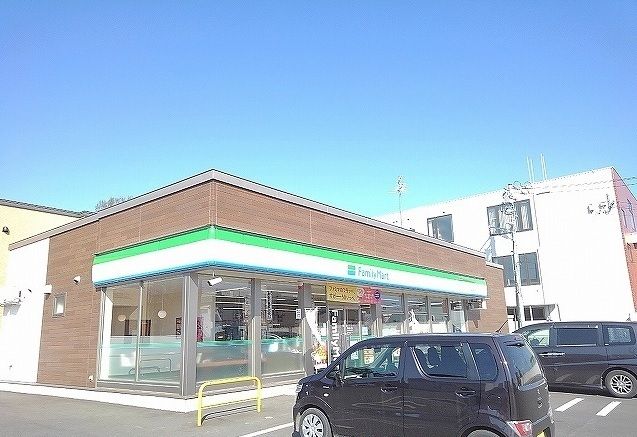コンビニ　ファミリーマート江別緑町東（コンビニ）まで750m