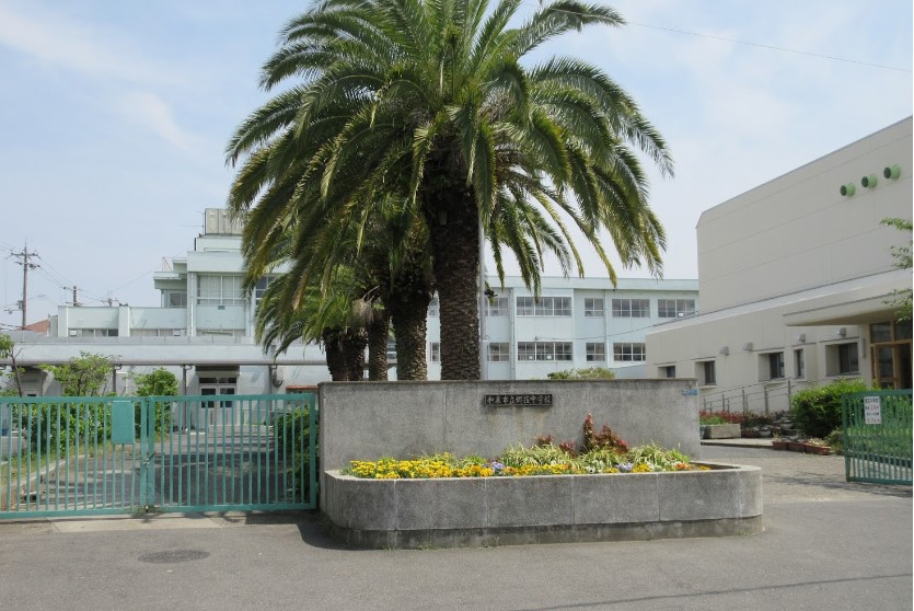 中学校　和泉市立郷荘中学校（中学校）まで2127m
