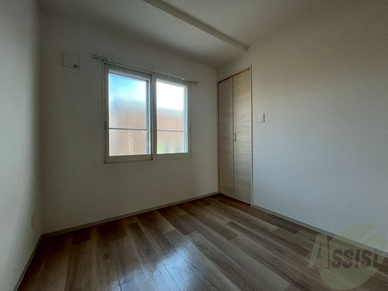 その他部屋・スペース　こちらのお部屋は光が差し込む、温かみのあるお部屋です。