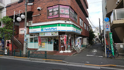 コンビニ　ファミリーマート 鷺宮駅前店（コンビニ）まで87m