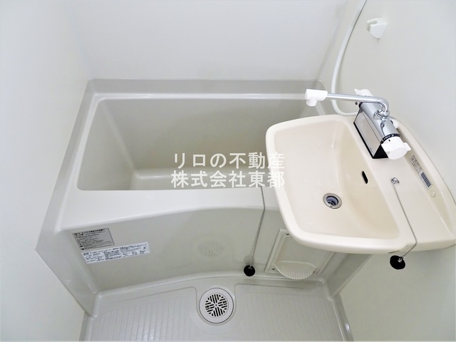 洗面設備　洗面台もついているので、ここで洗顔できますね☆