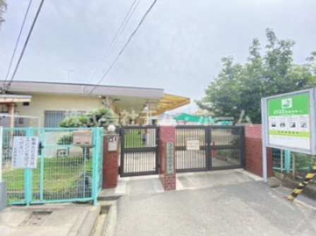 幼稚園・保育園　柏原市立柏原西保育所（幼稚園・保育園）まで401m