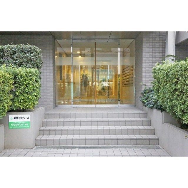 エントランス　落ち着いたエントランスです