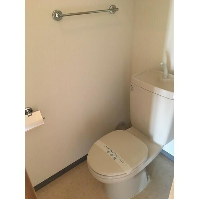 トイレ　同タイプ部屋　参考写真です