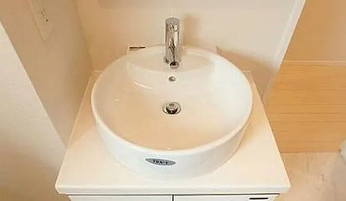 洗面設備　明るい洗面所です