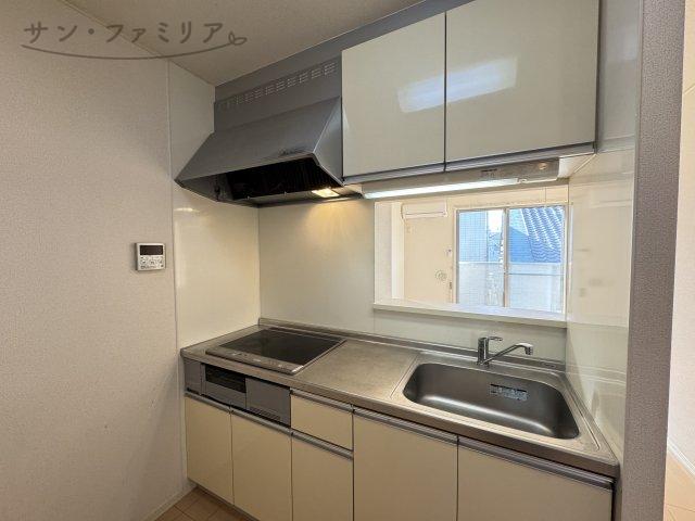 キッチン　同物件別部屋写真