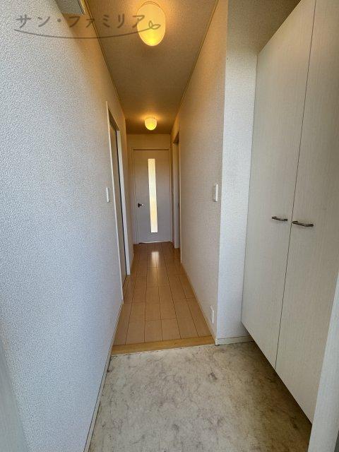 玄関　同物件別部屋写真