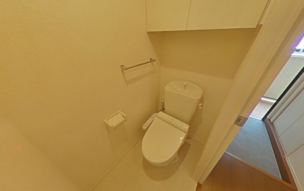 トイレ　温水シャワー付きトイレです