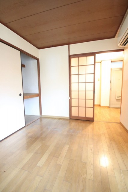 居室・リビング　同物件の別部屋です。現状優先
