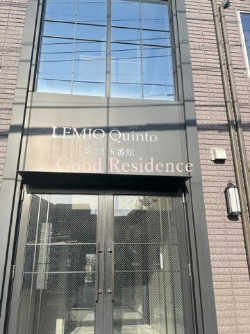 エントランス　【白基調の明るいお部屋です♪】オススメ物件です！