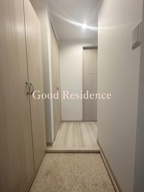 玄関　【白基調の明るいお部屋です♪】オススメ物件です！