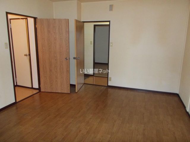 ウィンディア長村 IIの居間写真