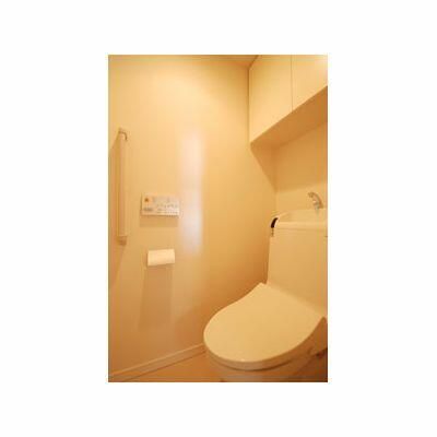 トイレ　落ち着いた色調のトイレです