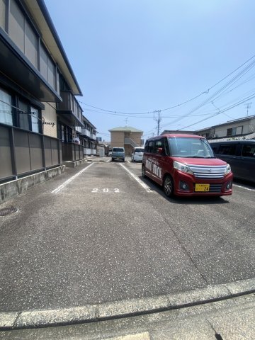駐車場　縦列駐車で駐車場2台駐車可能です！１台無料　２台目：4 40