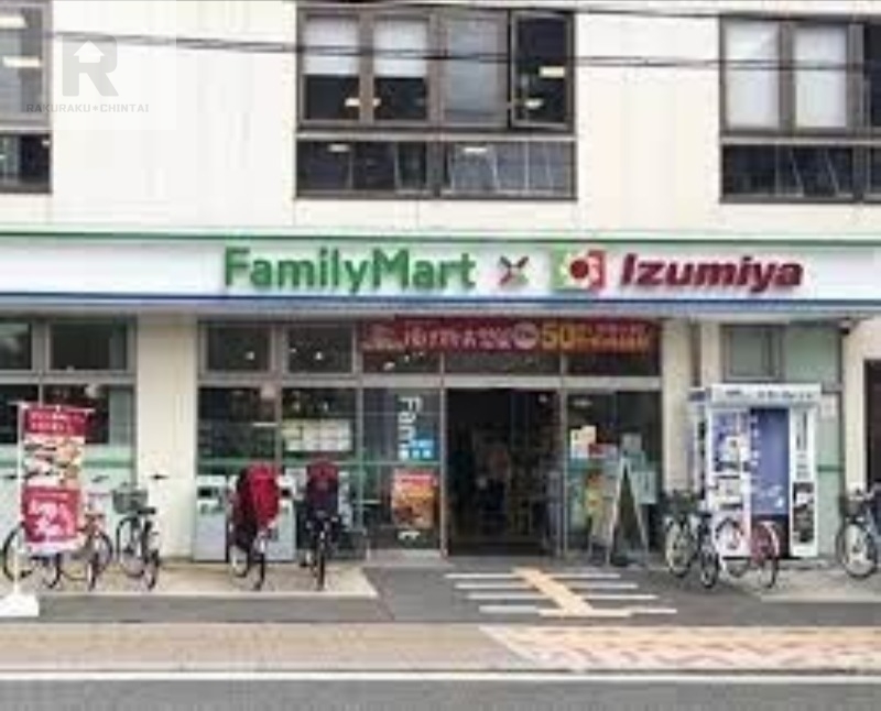 スーパー　ファミリーマート×イズミヤ東三国四丁目店（スーパー）まで395m