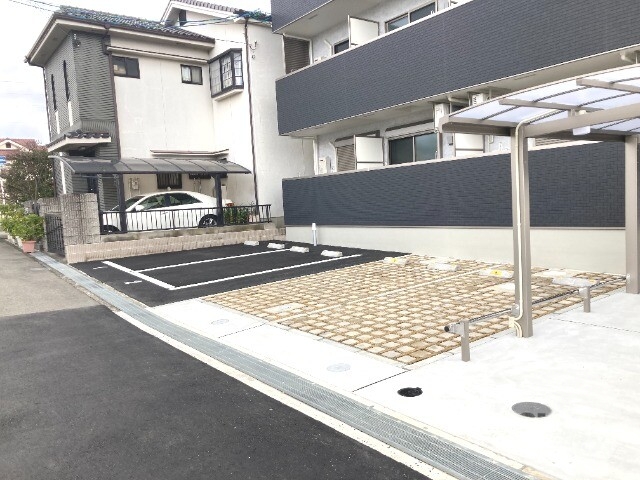 駐車場　敷地内駐車場