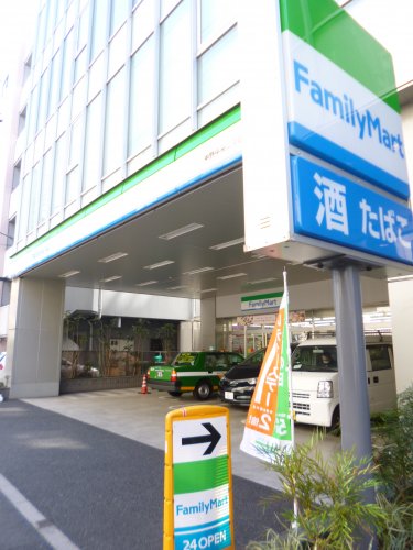 コンビニ　ファミリーマート 中野中央二丁目店（コンビニ）まで334m