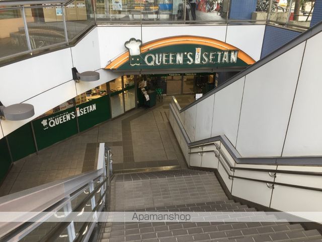 スーパー　（株）クイーンズ伊勢丹／新高円寺店（スーパー）まで62m