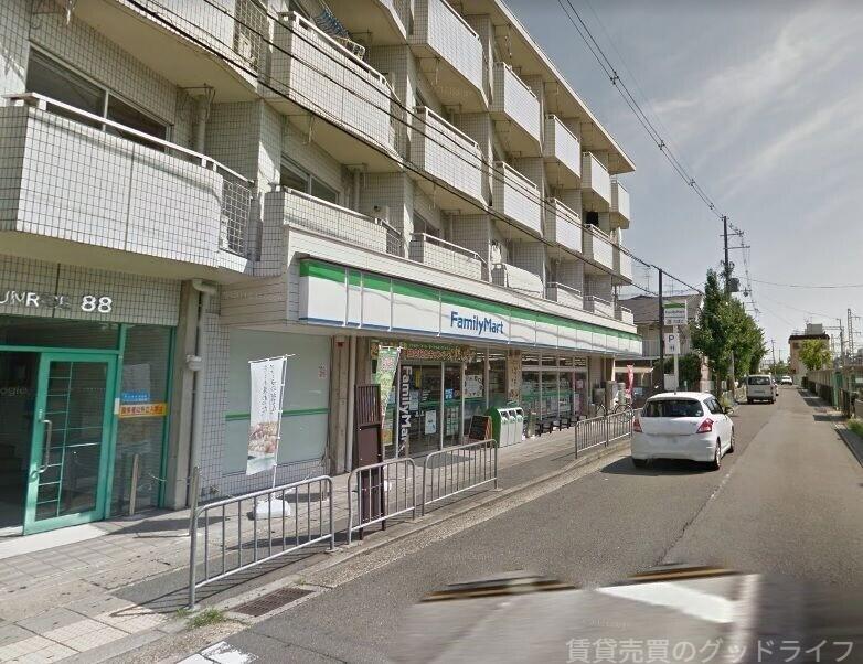 コンビニ　ファミリーマート竹田駅前店（コンビニ）まで120m