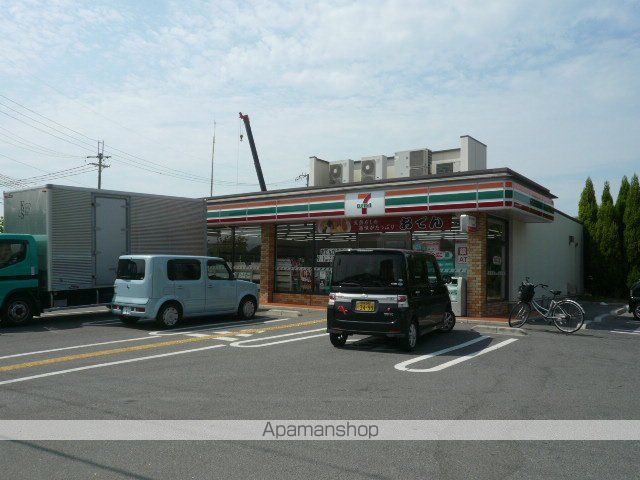 コンビニ　セブンイレブン（コンビニ）まで987m