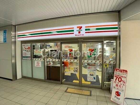 コンビニ　セブンイレブン　ハートイン　ＪＲ鴫野駅改札口店（コンビニ）まで580m