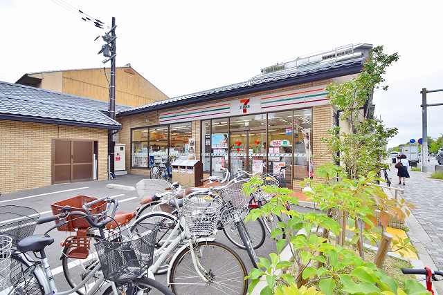コンビニ　セブンイレブン 京都神宮丸太町店（コンビニ）まで340m