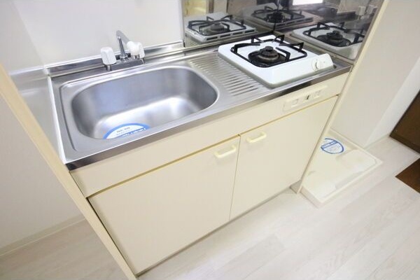 キッチン　※写真は同じマンションの違う部屋のものになります。