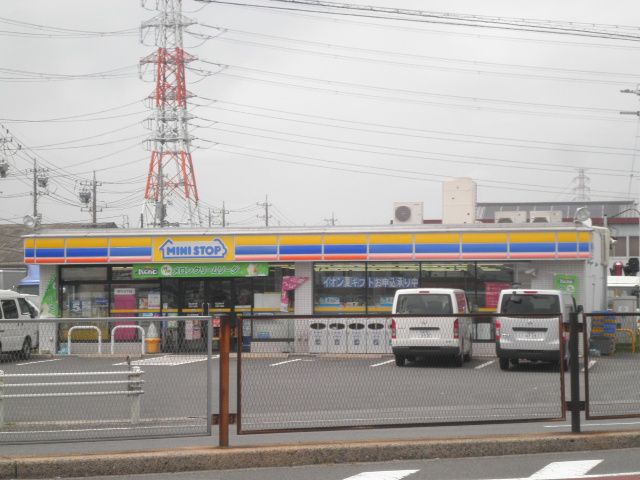 コンビニ　ミニストップ名四川越店（コンビニ）まで729m