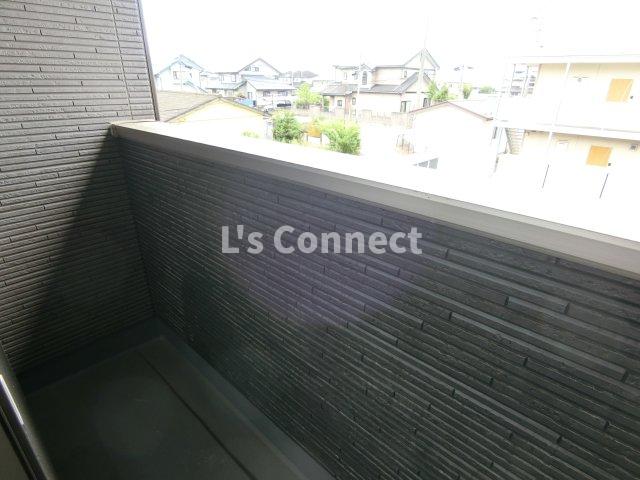 バルコニー　２階のお部屋で晴れた日には洗濯物もたくさん干せます。