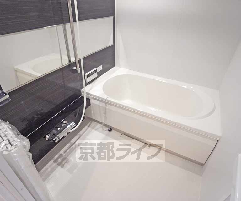 バス・シャワールーム　広めの浴室がご好評頂いております。